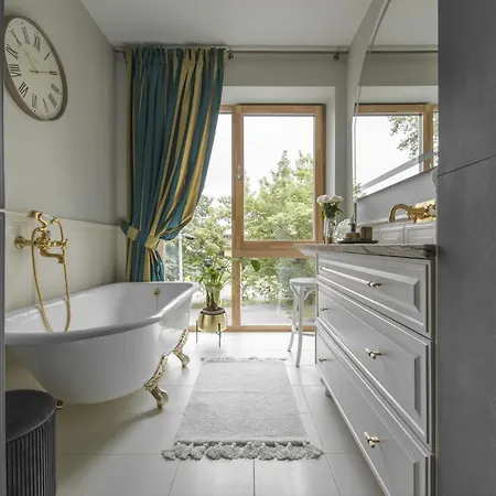 Ivis House - Classical With Balcony In Old Town 维尔纽斯