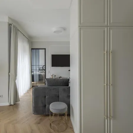 Ivis House Classical Old Town W Balcony Apartment *