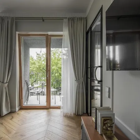 Ivis House Classical Old Town W Balcony Apartment *