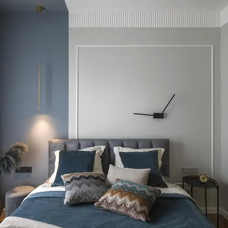 Ivis House - Classical With Balcony In Old Town