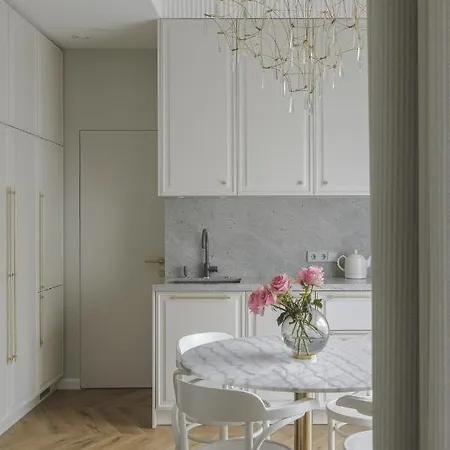 Ivis House - Classical With Balcony In Old Town *