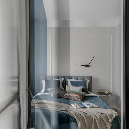 Ivis House - Classical With Balcony In Old Town