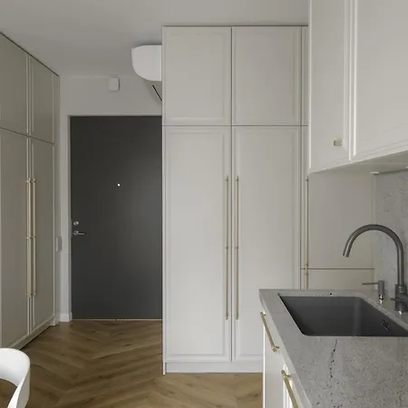 Ivis House - Classical With Balcony In Old Town Vilnius
