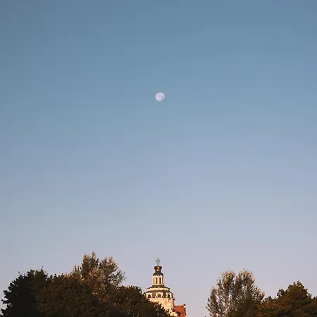 Ivis House - Classical With Balcony In Old Town