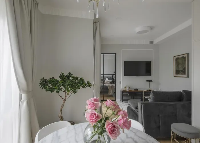 Ivis House - Classical With Balcony In Old Town *