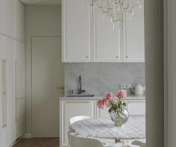 Ivis House - Classical With Balcony In Old Town *