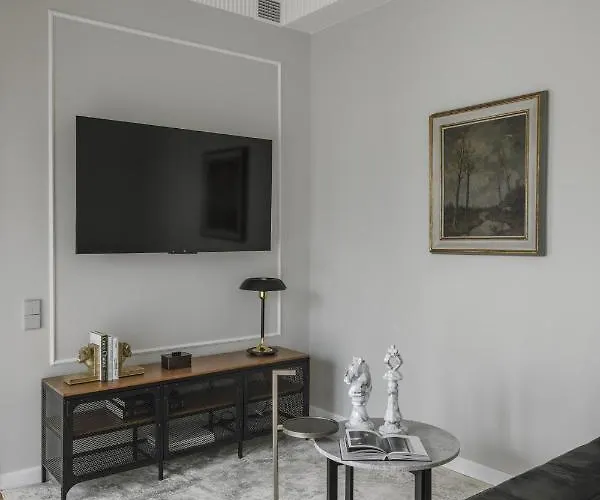 Ivis House - Classical With Balcony In Old Town Butas *