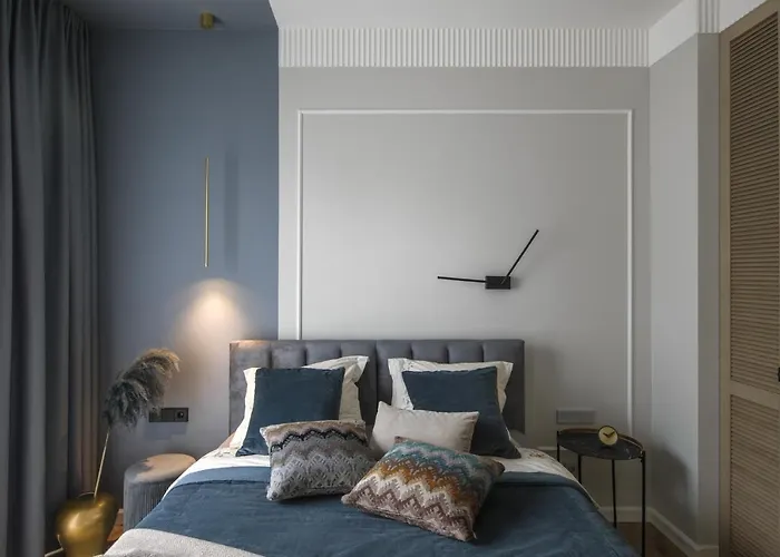 Ivis House - Classical With Balcony In Old Town