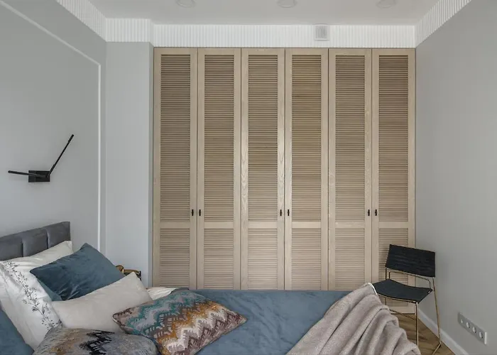 Ivis House - Classical With Balcony In Old Town