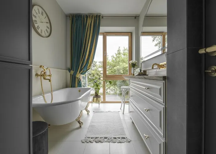 Ivis House - Classical With Balcony In Old Town Vilna