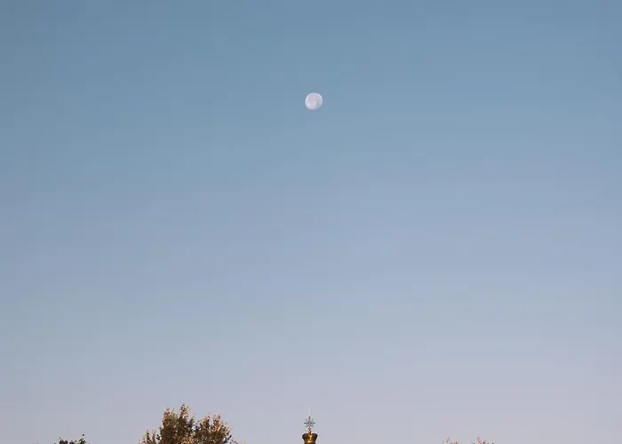 Ivis House - Classical With Balcony In Old Town